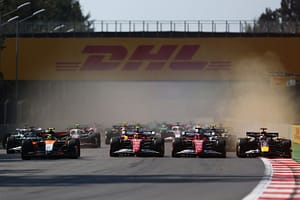 MEXICO CITY, MEXICO - OCTOBER 26: Lando Norris of Great Britain driving the (4) McLaren MCL39 Mercedes leads Lewis Hamilton of Great Britain driving the (44) Scuderia Ferrari SF-25 Charles Leclerc of Monaco driving the (16) Scuderia Ferrari SF-25 Max Verstappen of the Netherlands driving the (1) Oracle Red Bull Racing RB21 and the rest of the field at the start during the F1 Grand Prix of Mexico at Autodromo Hermanos Rodriguez on October 26, 2025 in Mexico City, Mexico. (Photo by Clive Rose/Getty Images) // Getty Images / Red Bull Content Pool // SI202510260469 // Usage for editorial use only //