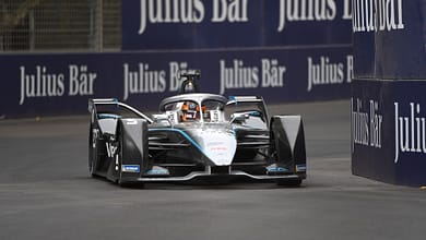 PARQUE O'HIGGINS CIRCUIT, CHILE - JANUARY 18: Stoffel Vandoorne (BEL), Mercedes Benz EQ, EQ Silver Arrow 01 during the Santiago E-prix at Parque O'Higgins Circuit on January 18, 2020 in Parque O'Higgins Circuit, Chile. (Photo by Sam Bagnall / LAT Images)